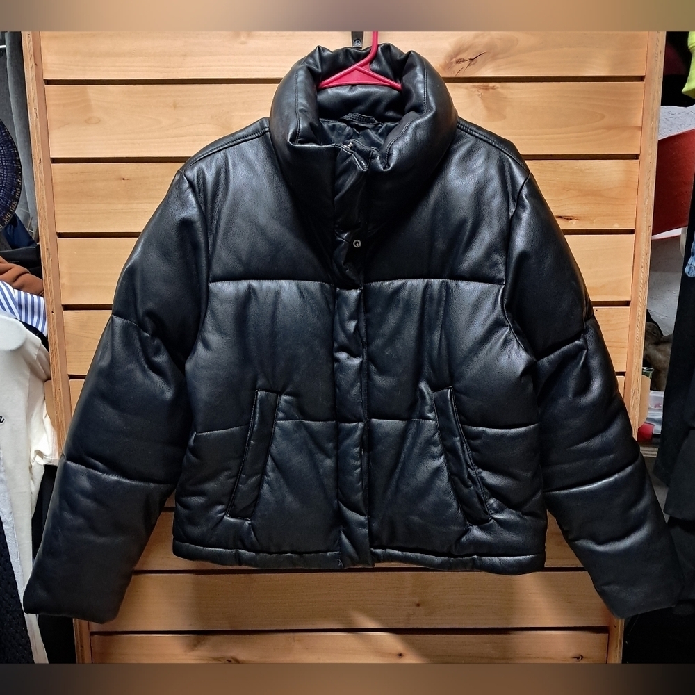 Abercrombie & Fitch Vegan Leather Mini Puffer Jacket Size M
